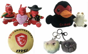 一組毛絨動物和一條鑰匙鏈。