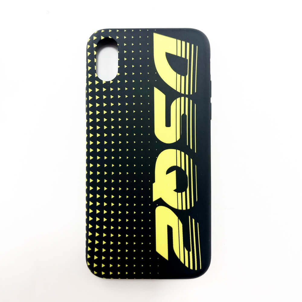 一個黑黃相間的手機殼，上面寫著「dss」。