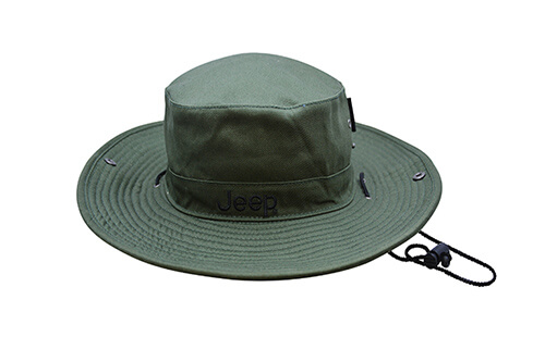 一頂綠色的帽子，側面有一個鉤子。