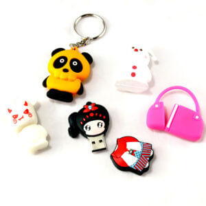 一組帶有不同字元的 U 盤。